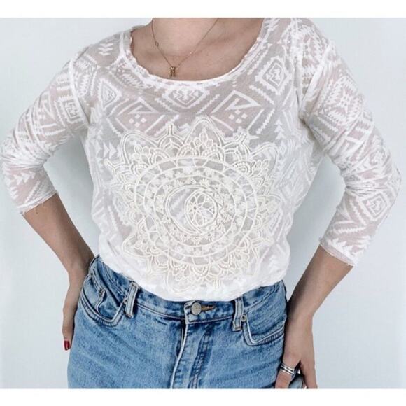 Aeropostale Cream Medallion Boho Quarter Sleeve Top - Picture 2 of 5